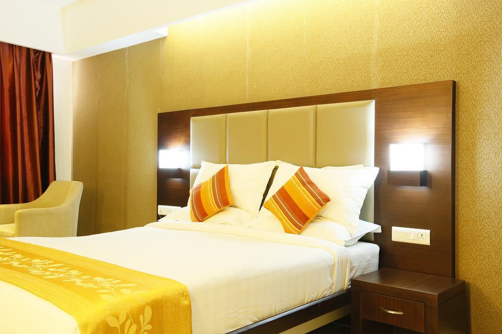 Hotel Moonlit Regency Thodupuzha Exteriör bild