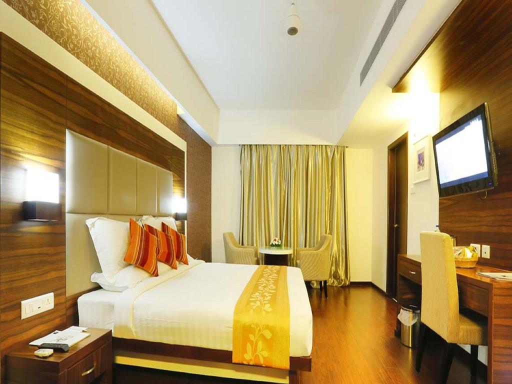 Hotel Moonlit Regency Thodupuzha Exteriör bild
