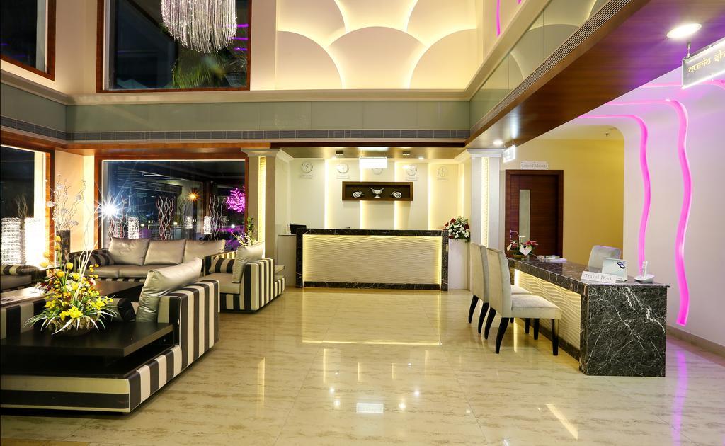 Hotel Moonlit Regency Thodupuzha Exteriör bild